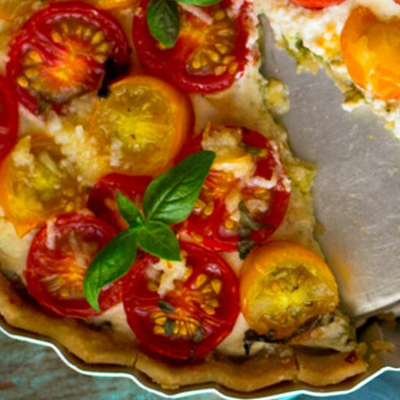 Pesto, cherry tomatoes & cheese tart